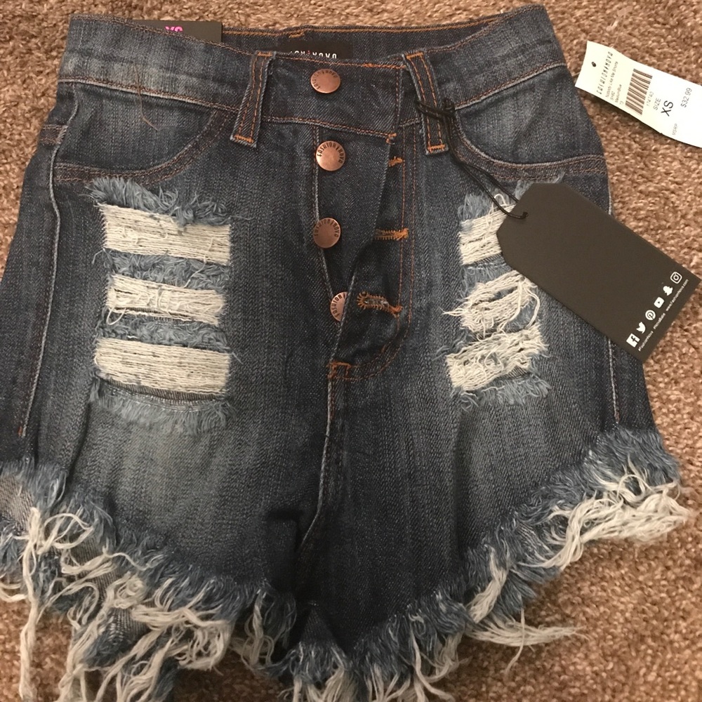 Fashion Nova Ripped Shorts XS