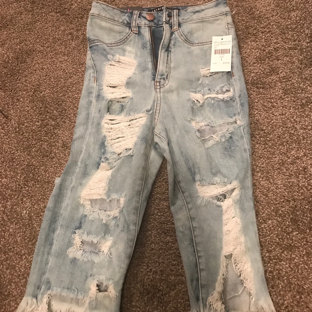 Fashion Nova Bermuda shorts size 1