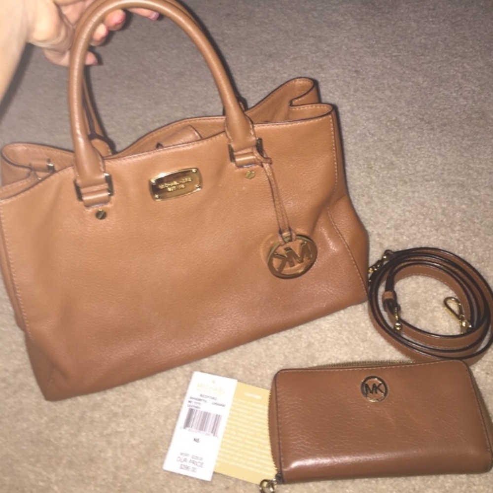 Michael Kors Bedford MD Tote/Crossbody w Wallet