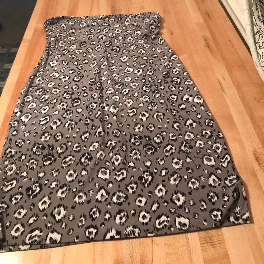 Adorable strapless dress!