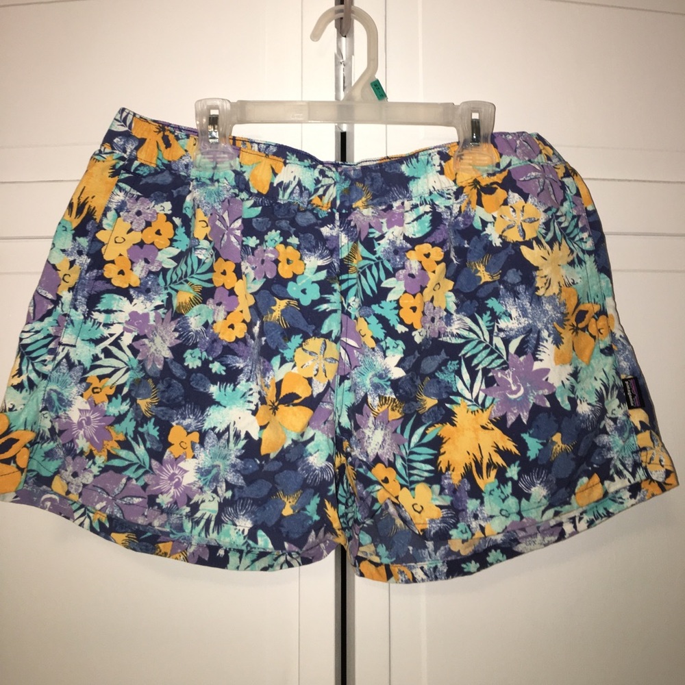 Patagonia Women's Barely Baggie Shorts Large 2"