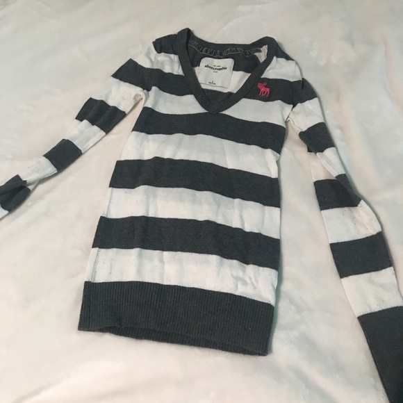 Sweater - Picture 1 of 1
