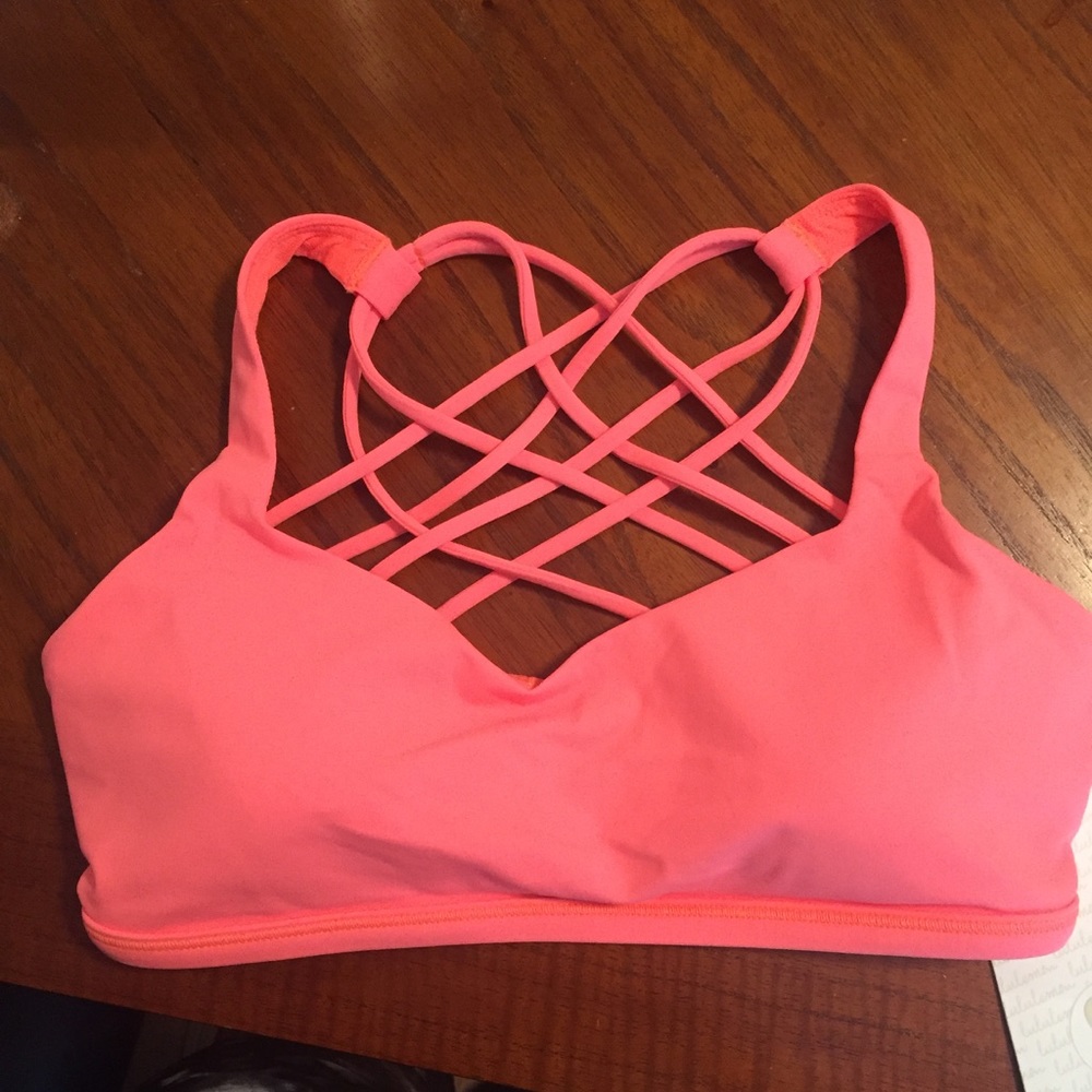 Lululemon Free to Be Wild sz 6 very light flare