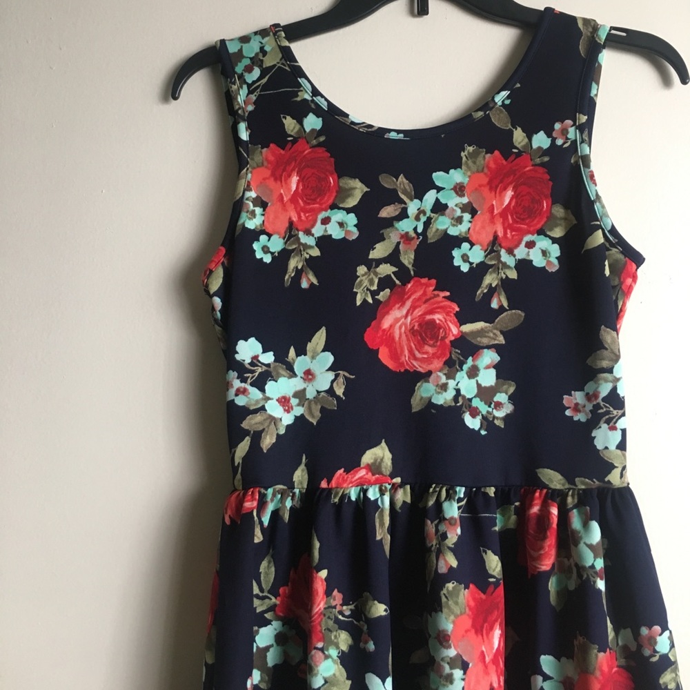 Floral Skater Dress Sz M Bow on the back