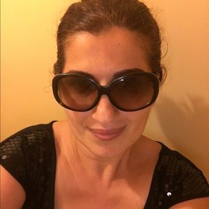 Meet your Posher, Rina