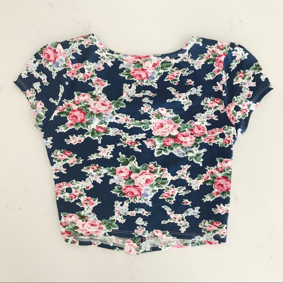 **CLOSET CLOSING 8/28** NWOT Floral Crop Top - Picture 3 of 3