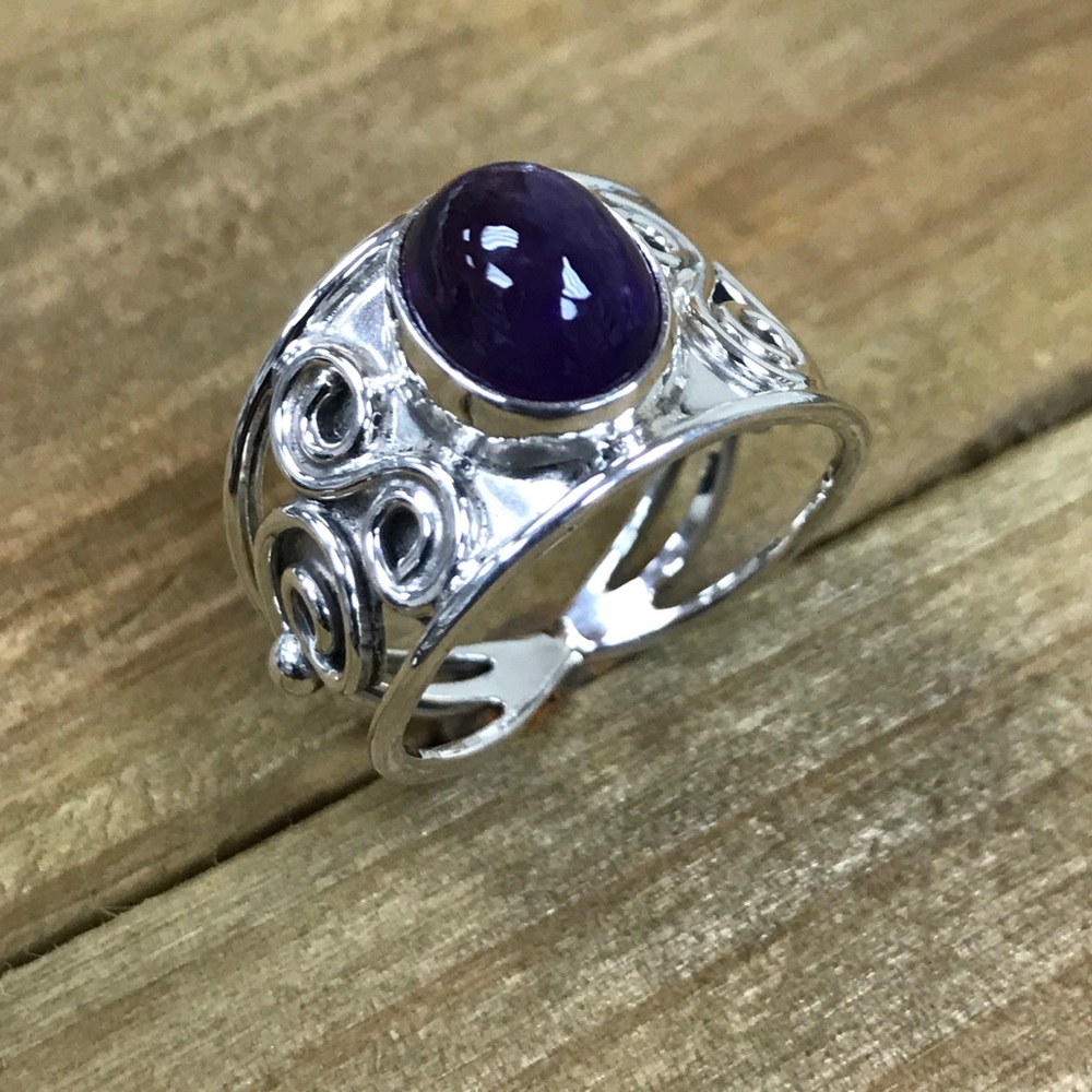 Ring - Picture 5 of 8