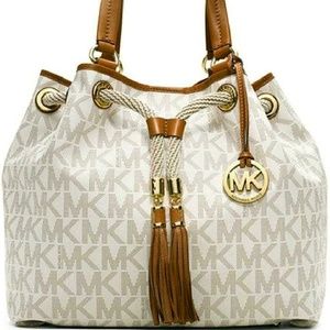 Meet your Posher, Minnie