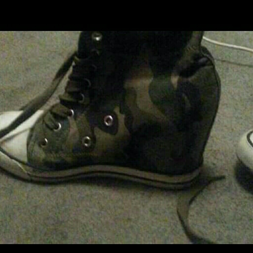 Shoes with wedge