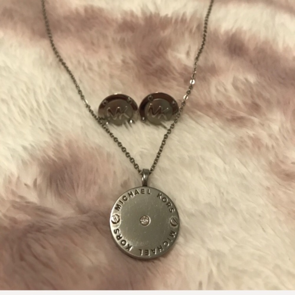 MICHAEL KORS EARRING AND NECKLACE SET