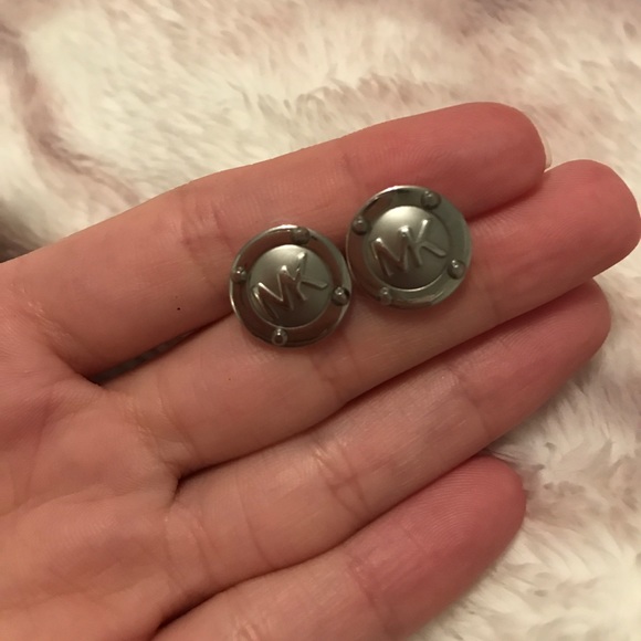 MICHAEL KORS EARRING AND NECKLACE SET - Picture 3 of 4