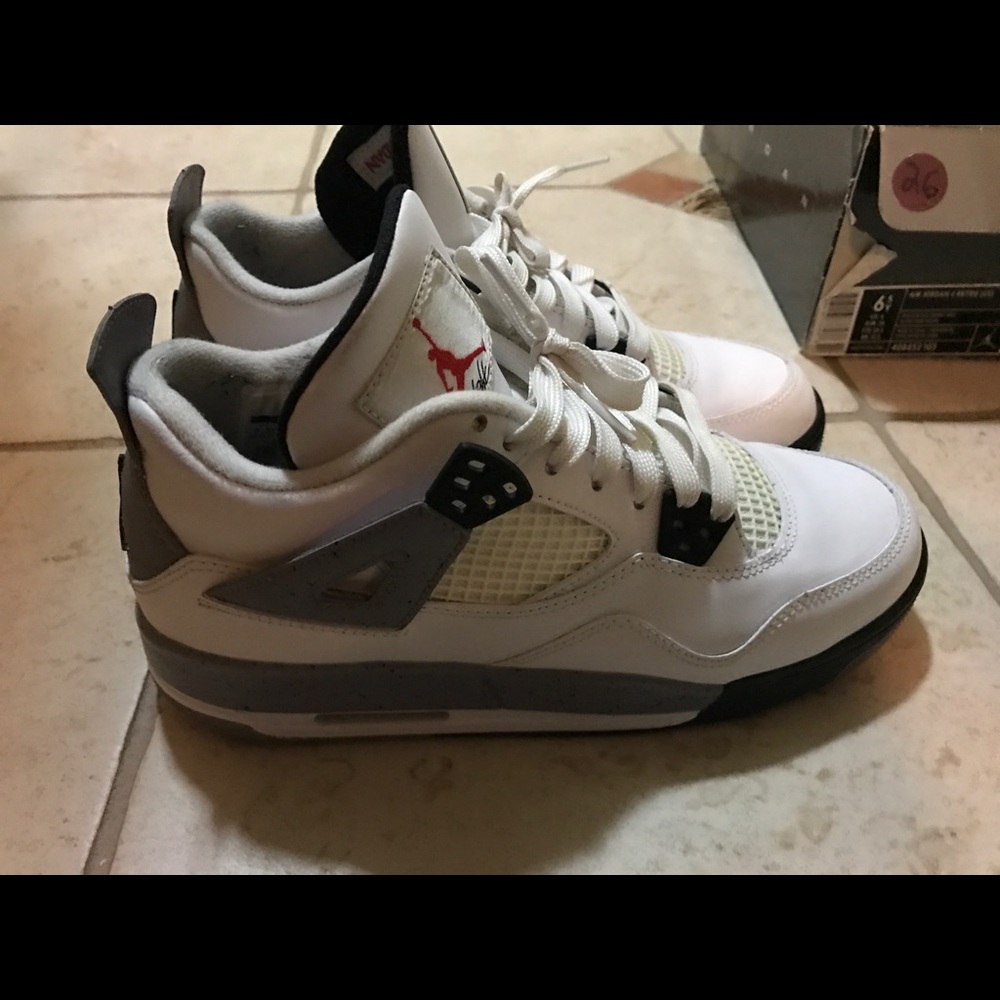 Retro 4 Jordan's (cement)