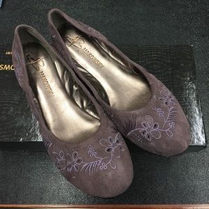 B. Makowsky "Riley" Purple Suede Flats