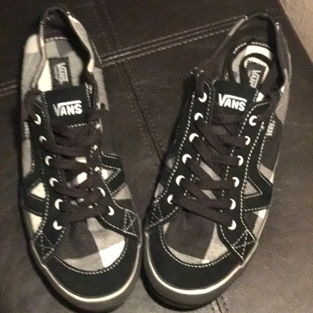 NWOT size 9 Tory skate style VANS
