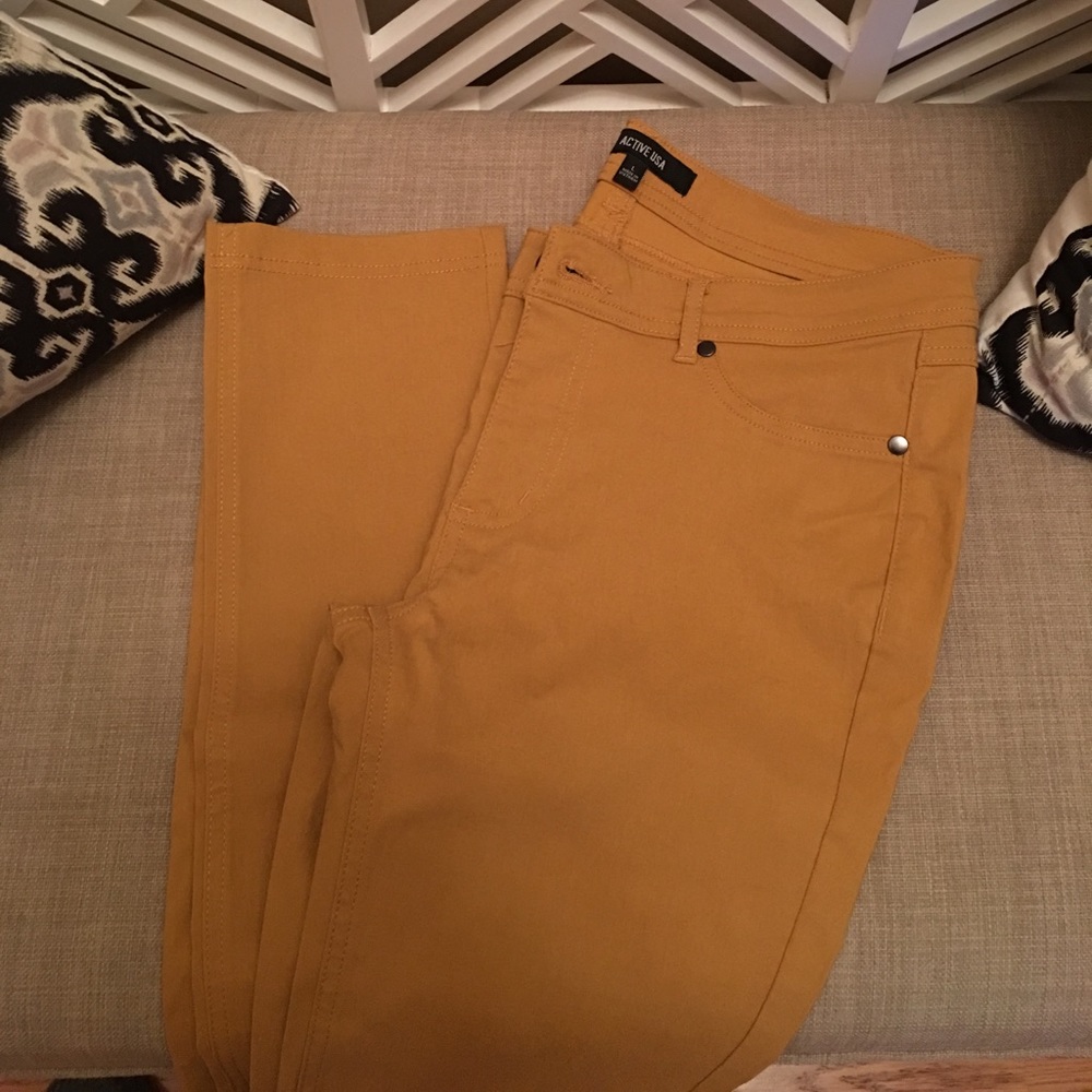 Gold skinny leg jean size large or misses 6