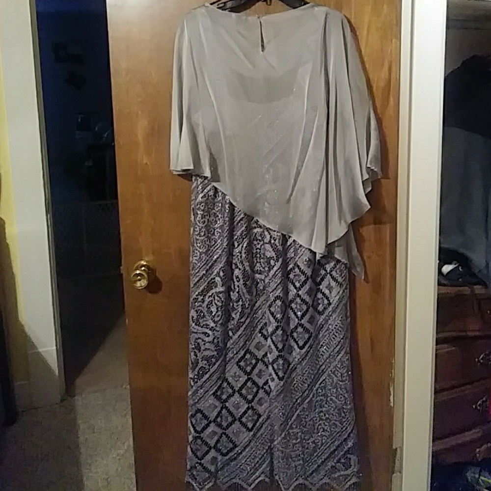 Beautiful party dress - Picture 7 of 8