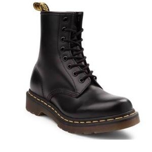 DR. MARTEN BOOTS AUTHENTIC LEATHER
