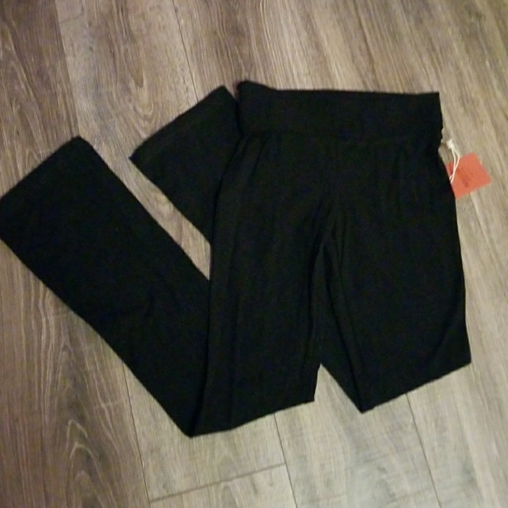 Black yoga pants
