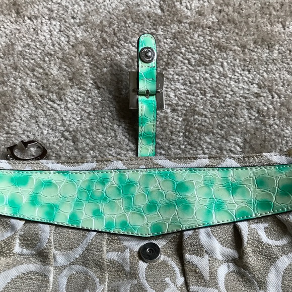 Guess Tan & Mint Green Clutch - Picture 3 of 7