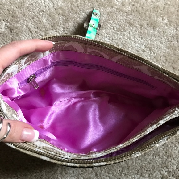 Guess Tan & Mint Green Clutch - Picture 4 of 7