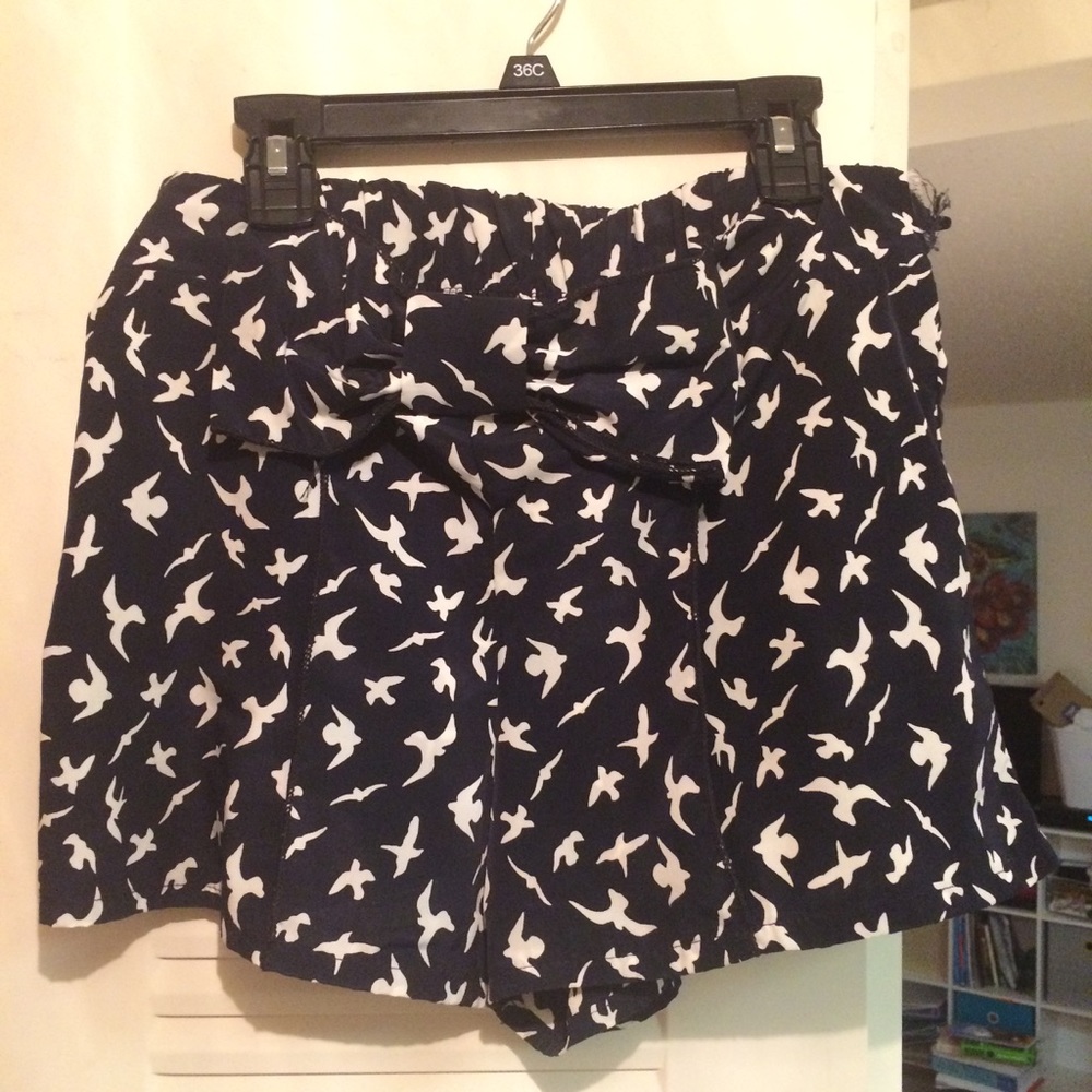 Navy bird print shorts w/bow