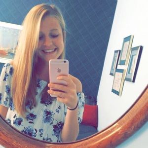 Meet your Posher, Elizabeth