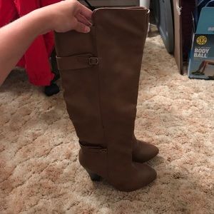 NWOT brown boots
