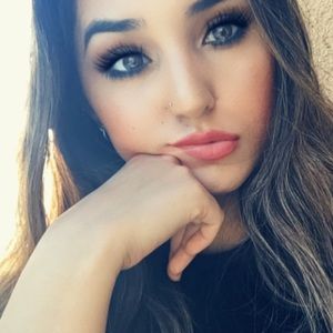 Meet your Posher, Monique