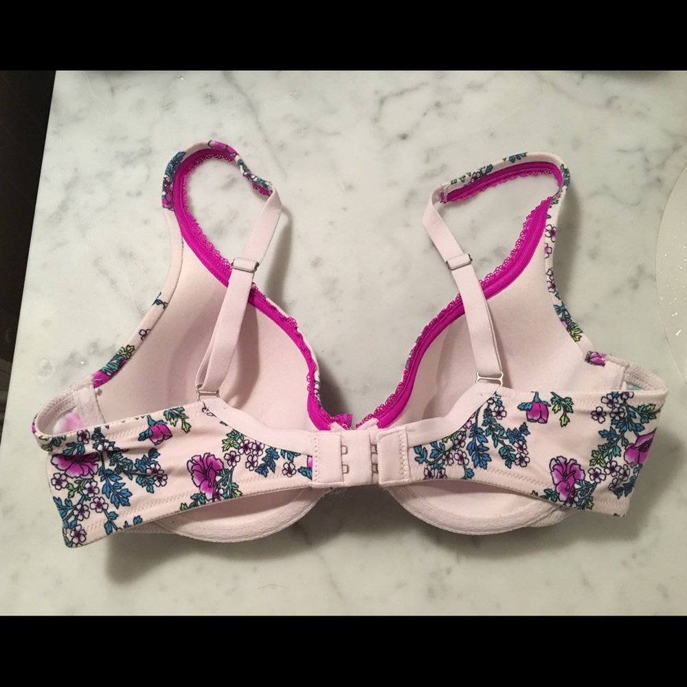 BOGO✨NWOT Victoria's Secret bra 34B - Picture 2 of 3