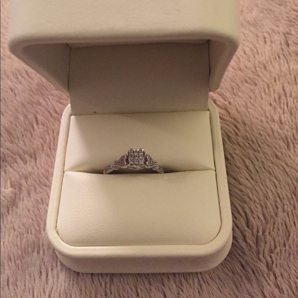 Women's size 5.5 diamond ring
