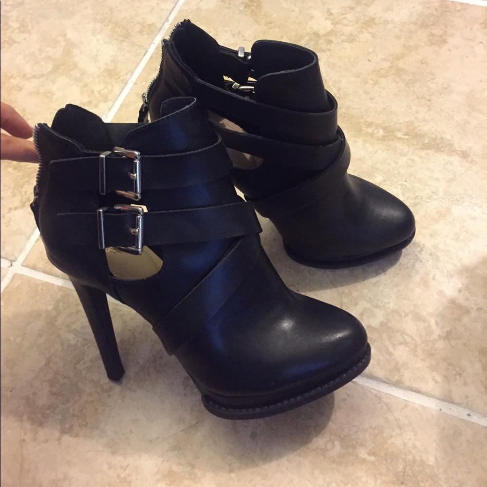 BRAND NEW ZARA LEATHER BOOTIES!💥🥂 SOLD OUT!!❤❤❤