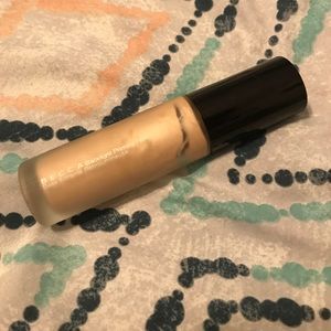 Becca backlight priming filter