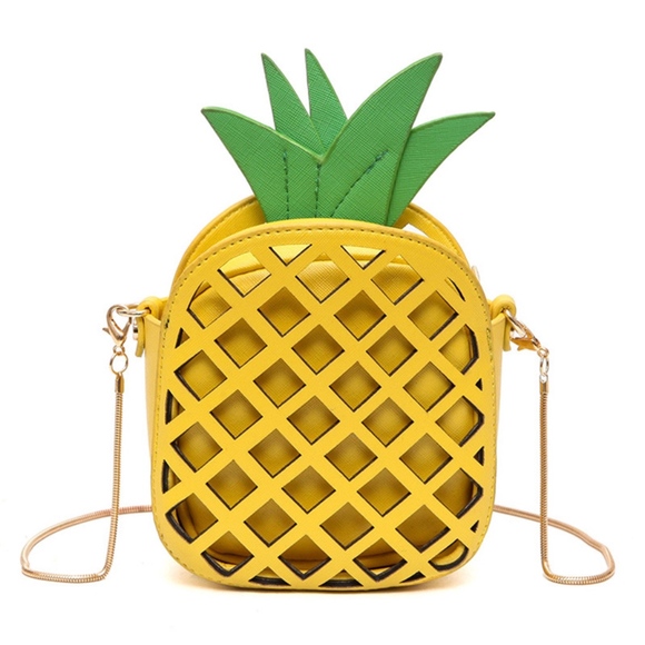 Handbags - 🎉HP🎉 Cute Pineapple Clutch Bag