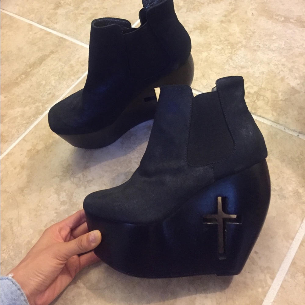 GREY CITY REBEL CROSS CUT OUT BOOTIE!! SOLD OUT 🔥