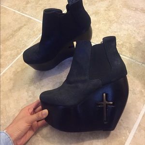 GREY CITY REBEL CROSS CUT OUT BOOTIE!! SOLD OUT 🔥