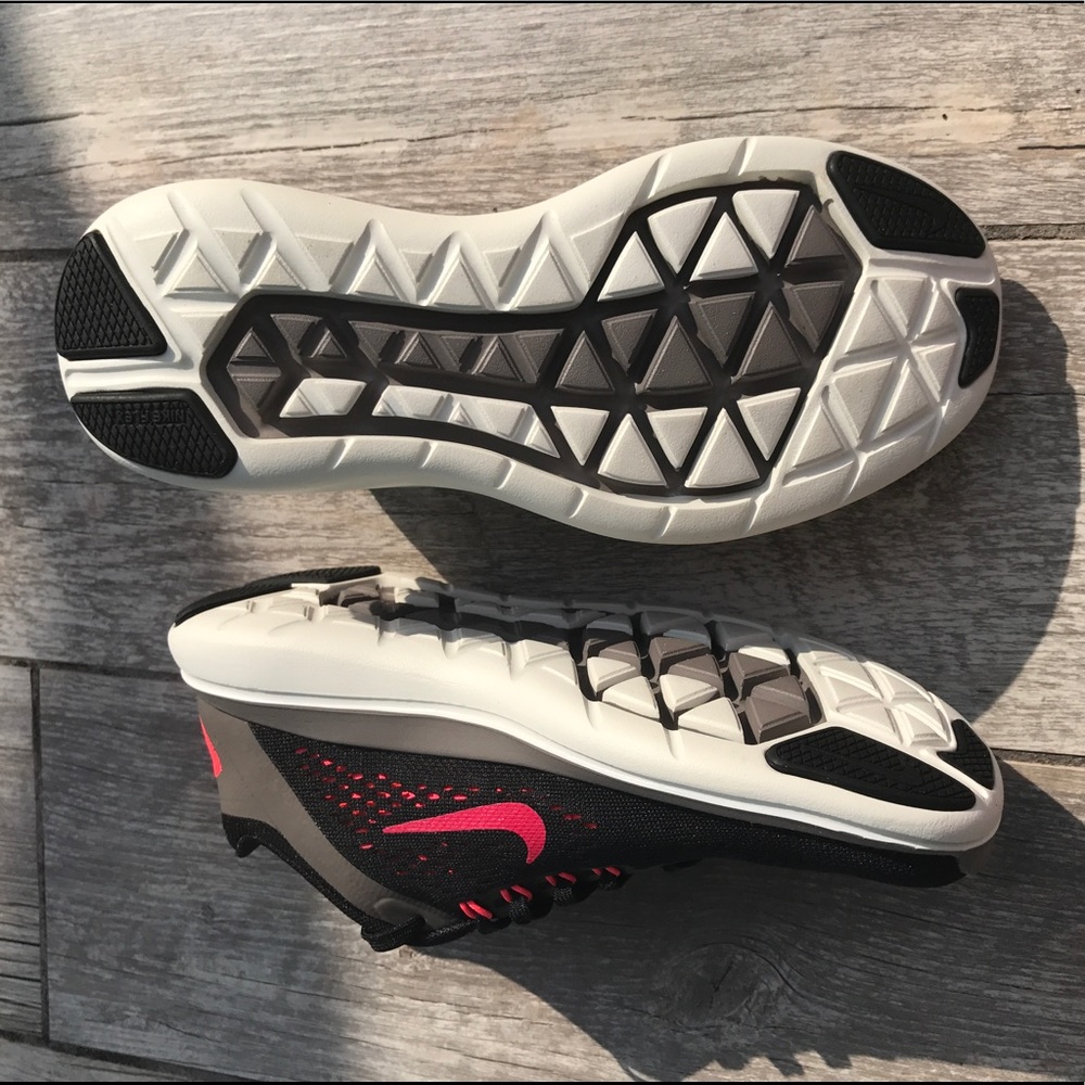 💃🏻Black & Red💃🏻Run .New in a box Price Firm - Picture 5 of 7