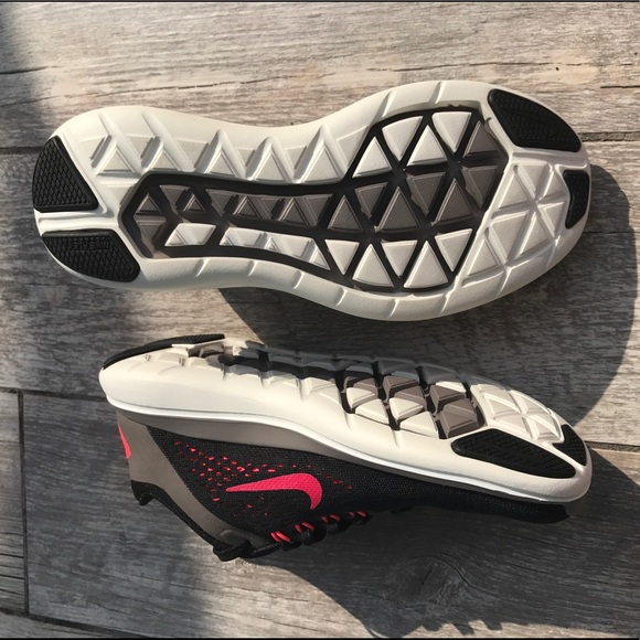 💃🏻Black & Red💃🏻Run .New in a box Price Firm - Picture 5 of 7