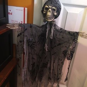 10 random Hanging 30" Halloween Skeletons