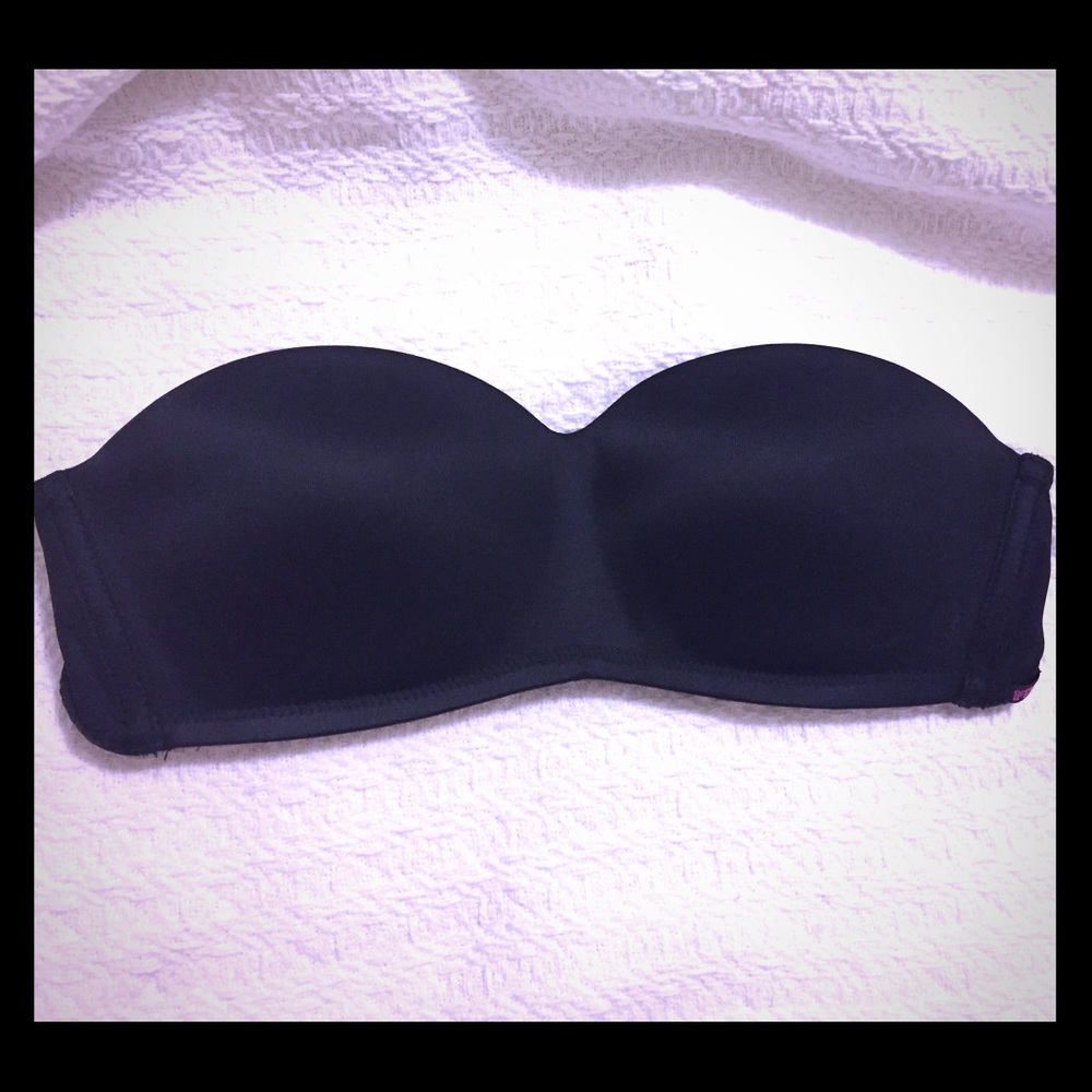 Strapless crossed back bra
