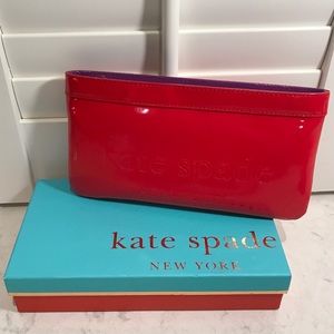 ✨SALE✨Kate Spade Big Apple Zippered Wristlet