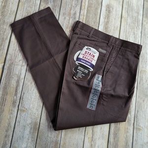 NWT MENS Lee Stain Resistant Brown Pants 34x32