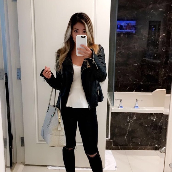 Meet your Posher, Jenn - Picture 1 of 1