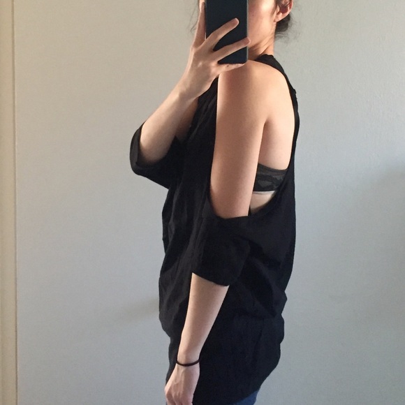 NWOT Black Top/Tunic with Shoulder Cut-Outs - Picture 3 of 4