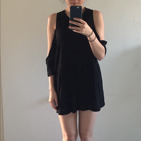 NWOT Black Top/Tunic with Shoulder Cut-Outs - Picture 4 of 4