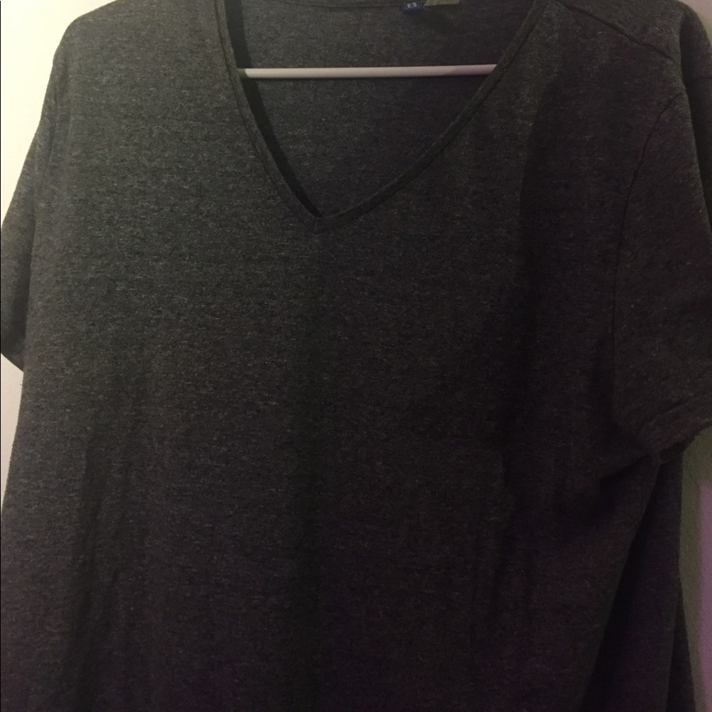 Gray tshirt