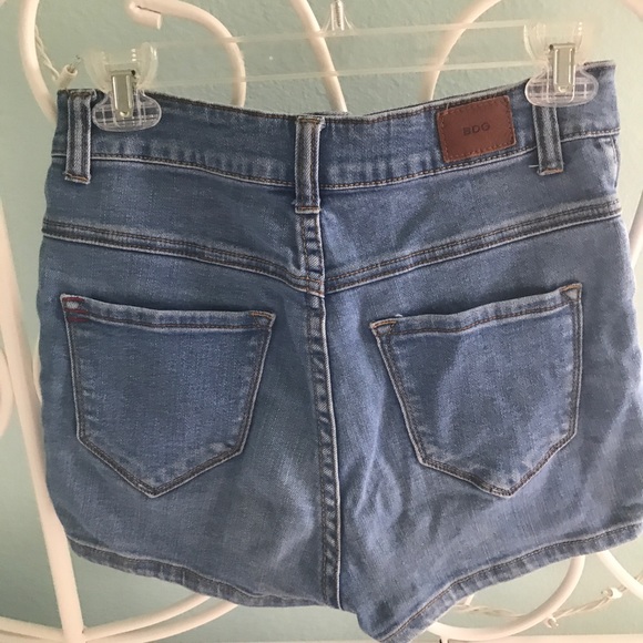 ♡ high waisted shorts UO ♡ - Picture 4 of 4