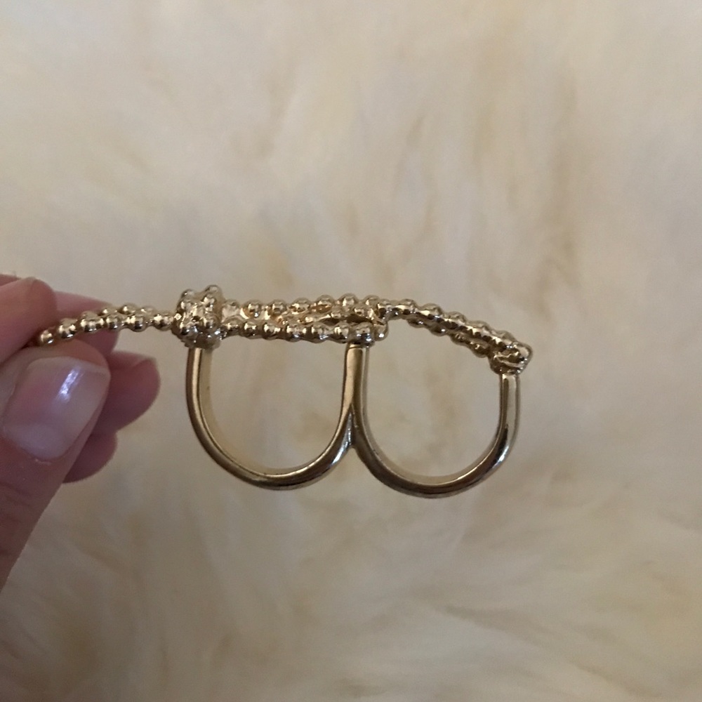 Beautiful Two finger Bow ring - Picture 2 of 2