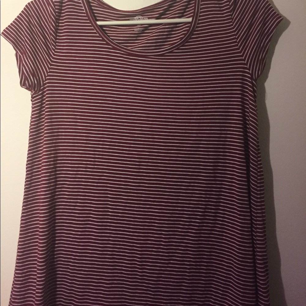 Maroon tshirt