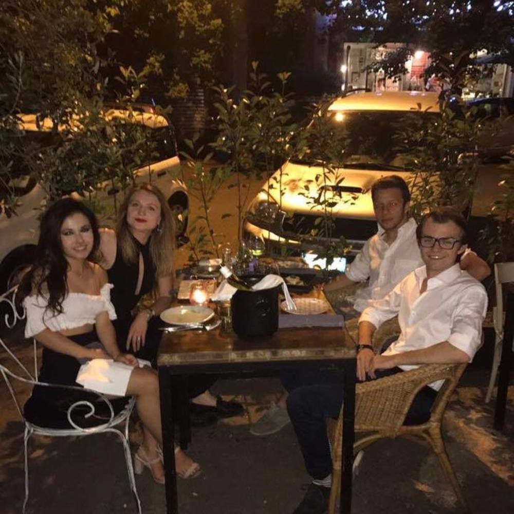 Meet your Posher, Lara