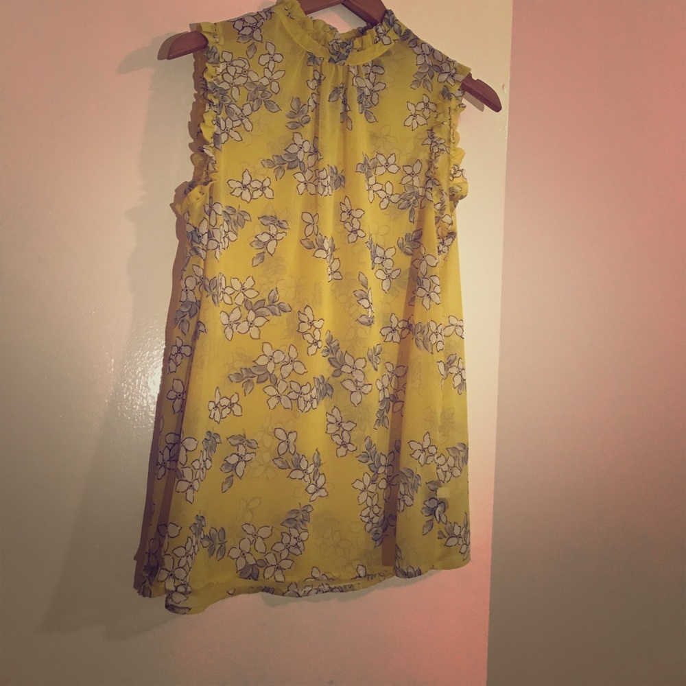 Yellow blouse never wear size M